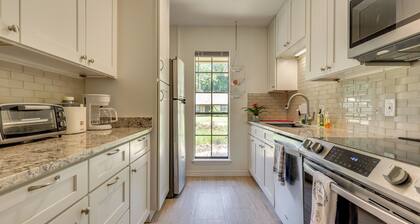 Peaceful Fairhope Getaway, 2 Mi to South Beach