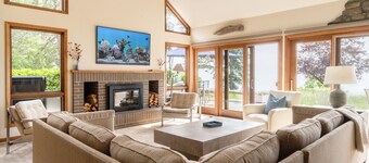Lake Michigan Cottage w/Beach, Hot Tub & New Kitchen