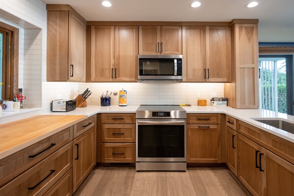 Refrigerador, microondas, horno, placa de cocina