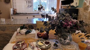 A dining area with a table set for a meal, featuring a variety of dishes and a centerpiece. - La Casita A de Naval in the Rías Baixas, Pontevedra (activities for customers)  (Pontevedra)