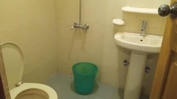 Triple Room | Bathroom