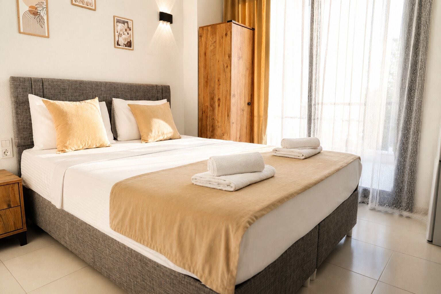Roupas de cama premium, frigobar (abastecido com itens grátis)