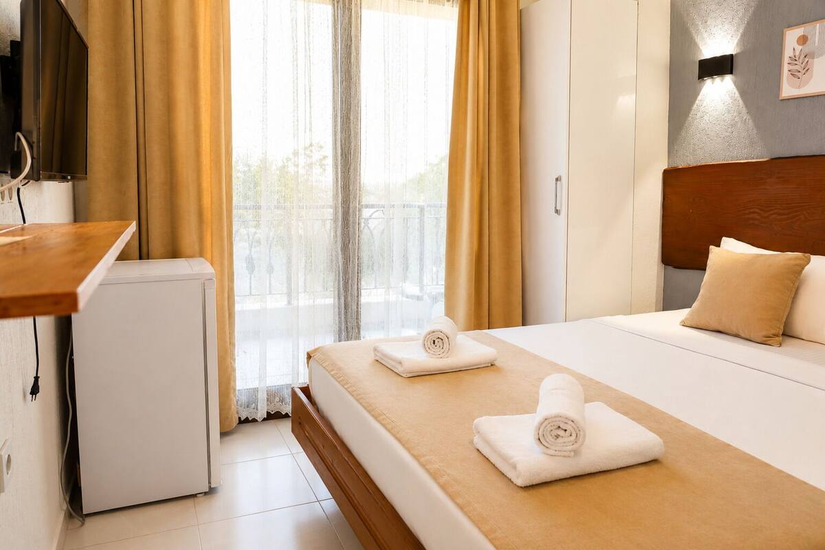 高档床上用品、迷你吧（备有免费物品）、免费 WiFi、床单
