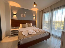 Standard Double Room, Balcony | Premium bedding, free minibar, free WiFi, bed sheets