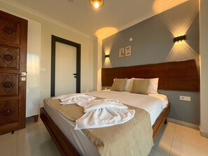 Standard-Doppelzimmer, Balkon, Gartenblick | Hochwertige Bettwaren, kostenlose Minibar, kostenloses WLAN, Bettwäsche