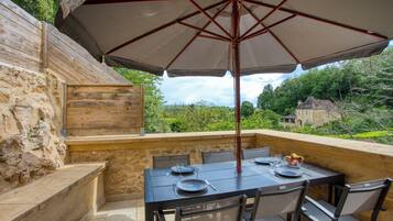 屋外ダイニングエリア