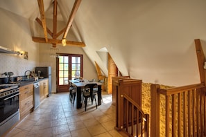 Fridge, microwave, oven, stovetop - Maison Proche de Sarlat, au Pied du Château de Monfort (Vitrac)