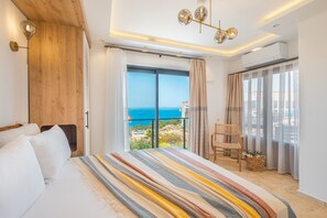 Individuell dekoriert, individuell eingerichtet, Schreibtisch