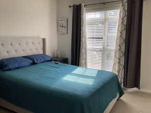 4 bedrooms, desk, iron/ironing board, free WiFi -  Modern cozy home, Shared Pool,DE beaches (Lewes)