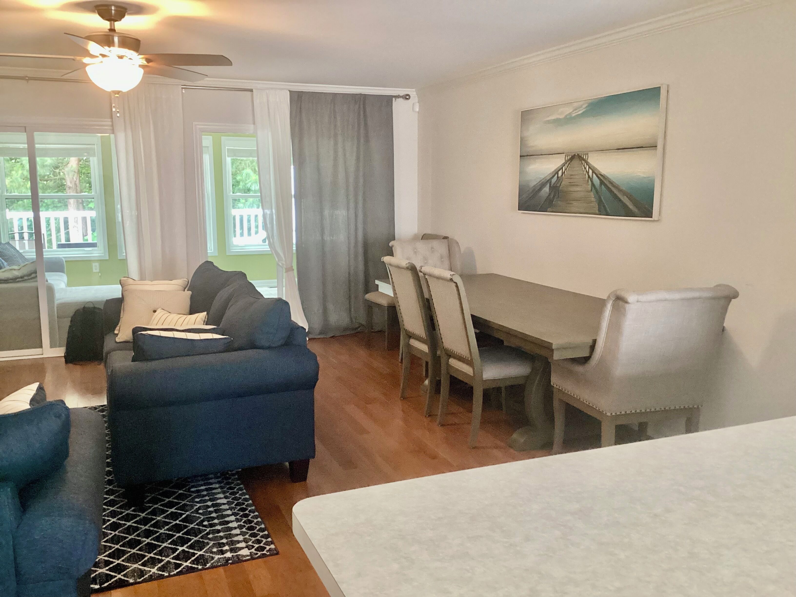 تلفزيون ذكي، مدفأة، شاشة كمبيوتر