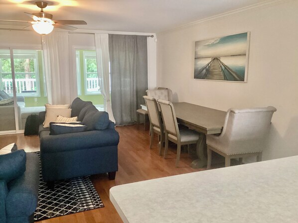 Smart TV, fireplace, computer monitors