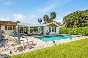 Een verwarmd zwembad