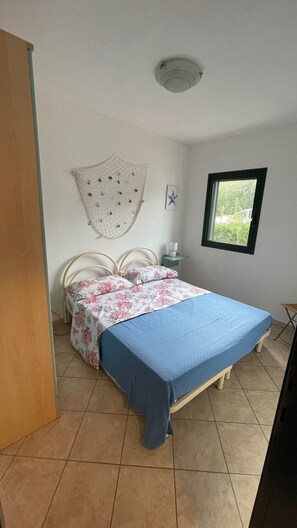 2 chambres, fer et planche Ă repasser, literie fournie
