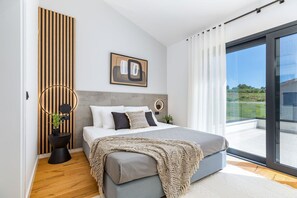 3 quartos, ferros/tábuas de passar roupa, Wi-Fi, roupa de cama