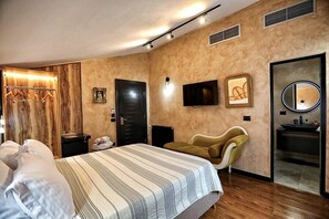 Habitación Deluxe con 1 cama matrimonial o 2 individuales, balcón, vista al lago