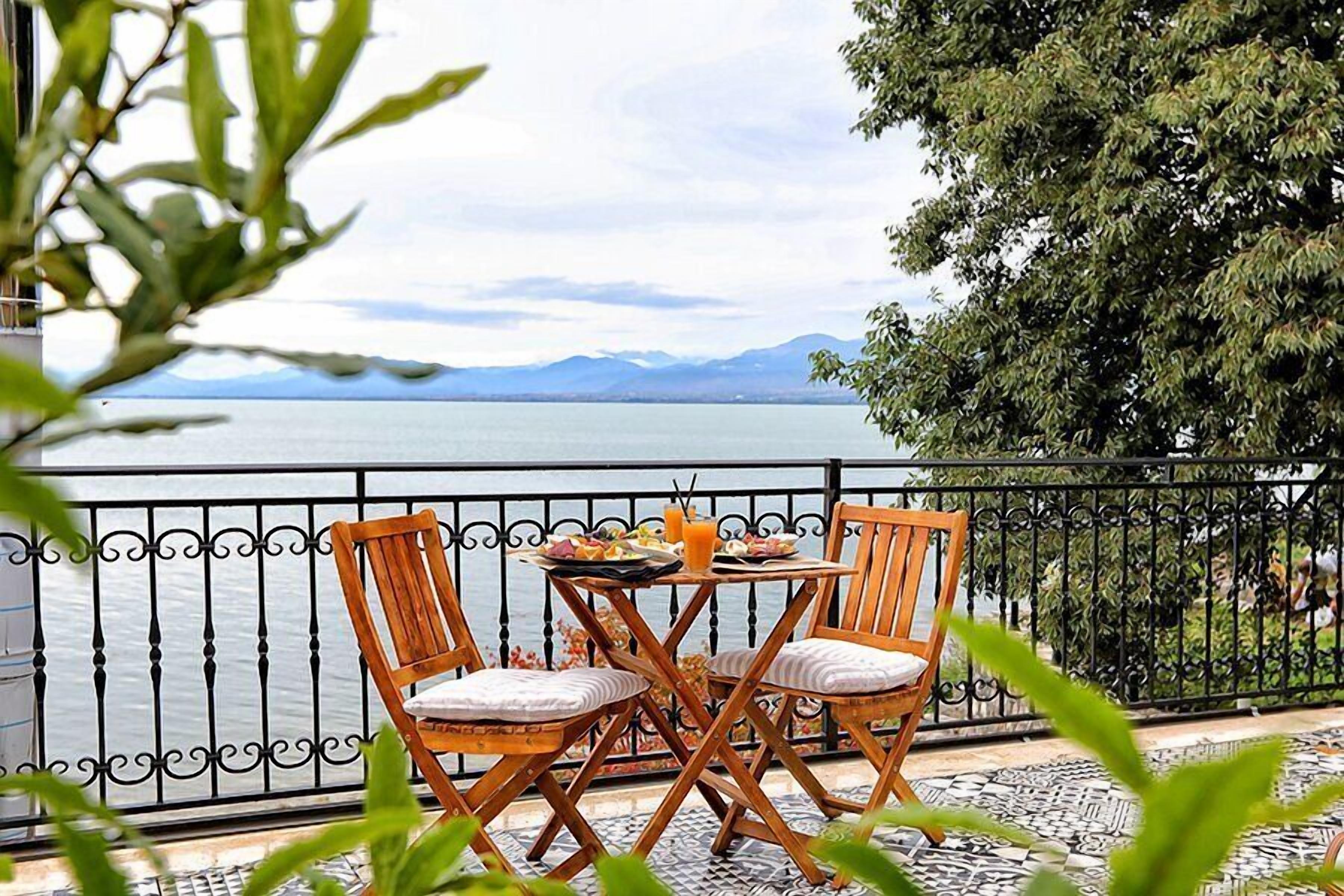 Deluxe Double or Twin Room, Balcony, Lake View | Terrace/patio