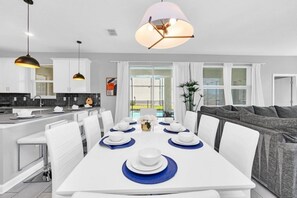 Villa, 6 Bedrooms | Dining