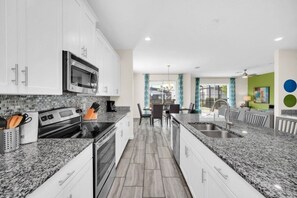 Villa, 6 Bedrooms | Private kitchen - 4710kings 6 Bedroom Villa by RedAwning (Kissimmee)