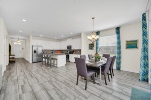 Villa, 6 Bedrooms | Dining