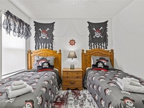 House, 6 Bedrooms | 6 bedrooms, free WiFi, bed sheets