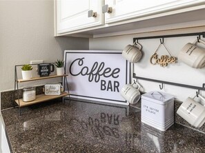 House, 6 Bedrooms | Coffee and/or coffee maker