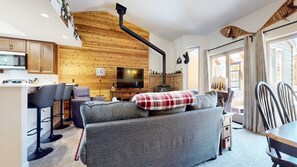 Condo, 2 Bedrooms | Living area