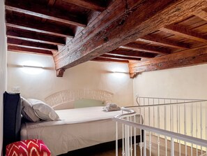 2 dormitorios, tabla de planchar con plancha, wifi y ropa de cama