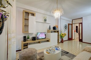 Familienapartment, 1 Schlafzimmer (Camelia - Historical Center near) | Wohnbereich