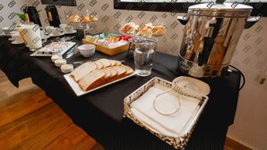 Buffet déjeuner gratuit tous les jours