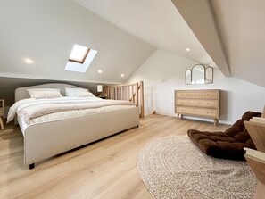 1 bedroom, iron/ironing board, WiFi, bed sheets - Duplex Three House | RER B 1 min | Netflix  (Antony)