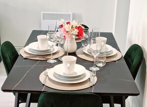 Dining - Leeds City Escape - Stylish Apartment (Leeds)