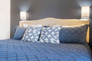 1 habitación, decoración personalizada y muebles diferentes 