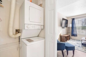 Apartamento, 1 cama de matrimonio grande con sofá cama, patio, vistas al jardín (The Nautical Nook) | Interior