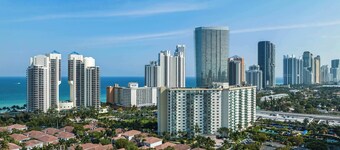 Condo With Pool View