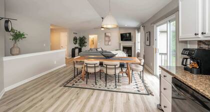 Poolside Paradise Near the Ark