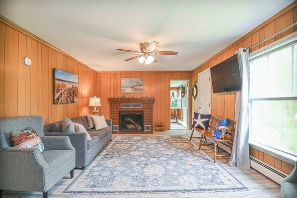 Hus, flere senger, kjøkken, hageutsikt | Innvendig