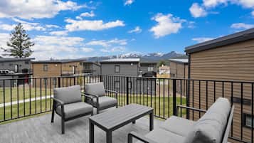 House, Multiple Beds, Hot Tub, Mountain View | Property grounds