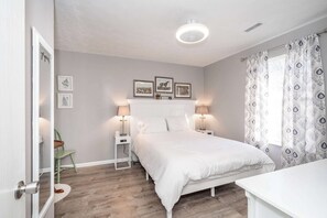 Maison, plusieurs lits, cuisine, vue jardin (Arkstone Retreat Suites) | 8 chambres, décoration personnalisée, ameublement personnalisé