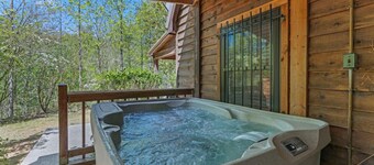 Stylish Cabin w/ Hot Tub, Games & More!