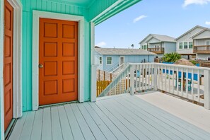 Property grounds - Tranquil Turquoise: Pet Friendly (Port Aransas)