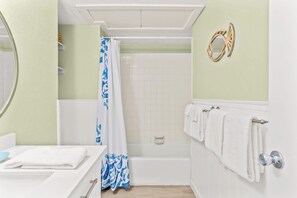 Ferienhaus, Mehrere Betten, Küche, Gartenblick (Tranquil Turquoise) | Badezimmer