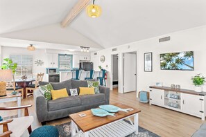 House, Multiple Beds, Kitchen, Garden View (Tranquil Turquoise) | Living area - Tranquil Turquoise: Pet Friendly (Port Aransas)