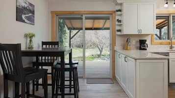 House, Multiple Beds, Fireplace, Garden View (Diamond Retreat) | Private kitchen | Coffee/tea maker