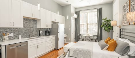 Apartemen, 1 Tempat Tidur Queen, dapur | Dapur pribadi | Mesin pembuat kopi/teh