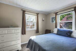 House, Multiple Beds, Kitchen | 3 bedrooms, individually decorated, individually furnished, free WiFi - Lakeside Escape (Rocky Mount)