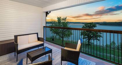 Lakefront Oasis Amazing Views!