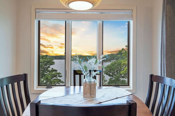 Condo, Multiple Beds, Balcony (Lakefront Oasis) | Interior