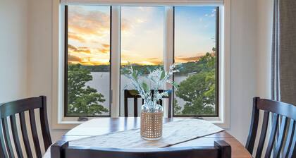 Lakefront Oasis Amazing Views!