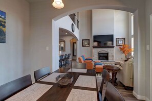House, Multiple Beds, Hot Tub (Lakeview Mansion) | Dining