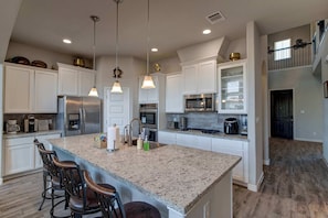 House, Multiple Beds, Hot Tub (Lakeview Mansion) | Private kitchen